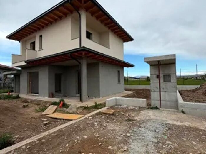 Casa quadrilocale in vendita in Via Roma, Caravaggio