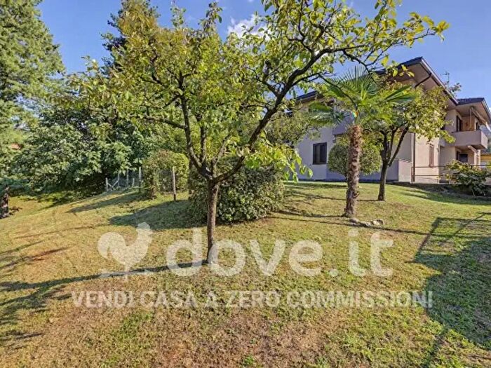 Appartamento trilocale in vendita in Via Zoni, Lavena Ponte Tresa
