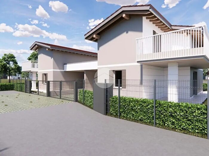 Casa quadrilocale in vendita in Via degli Scaligeri, Bussolengo