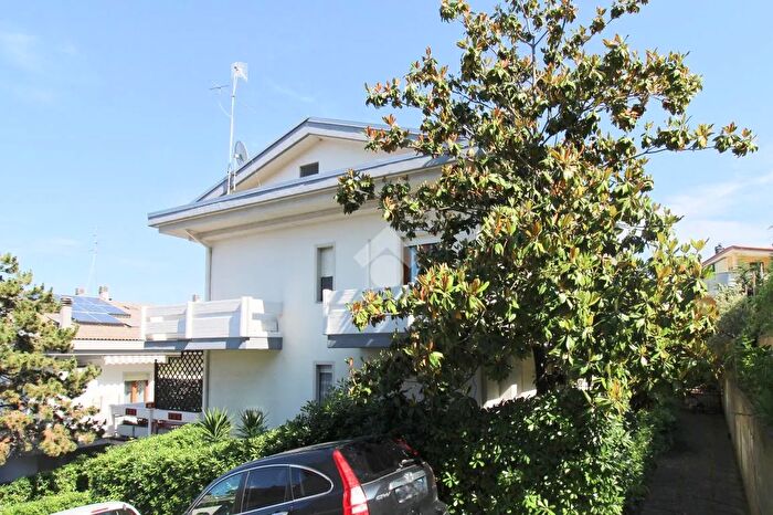 Casa con 6 locali in vendita in Strada del Palazzo, Pescara