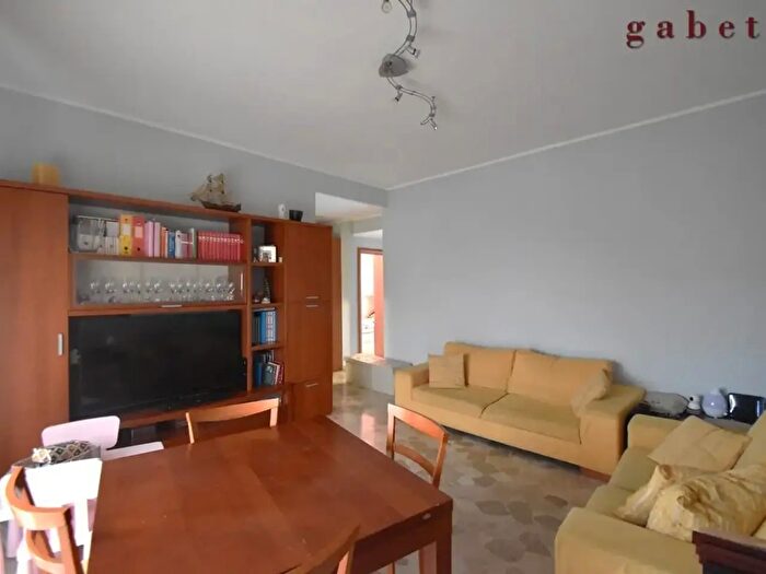 Appartamento trilocale in vendita in Via Mazenta, Magenta