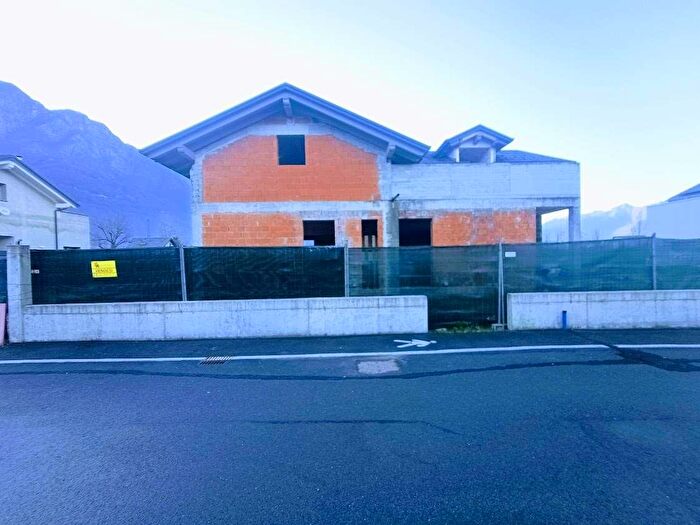 Casa quadrilocale in vendita in Uberto Girola N, Domodossola