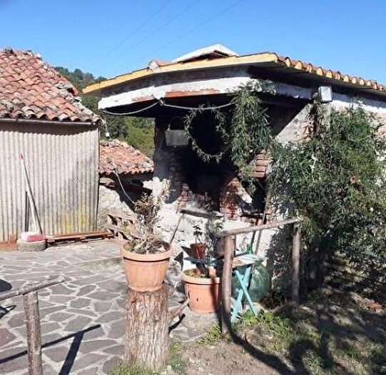 Casa con 6 locali in vendita in Via per Monteperpoli, Molazzana