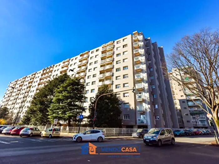 Appartamento trilocale in vendita in Via Castelgomberto, Torino