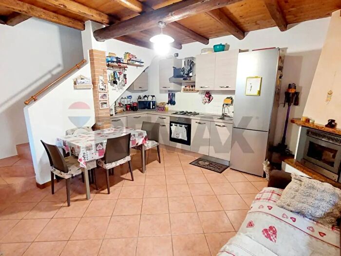 Casa bilocale in vendita in Endine Gaiano