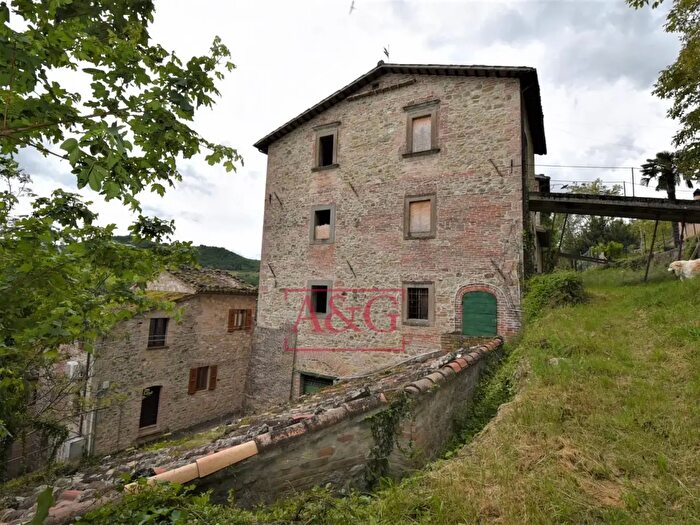 Casa con 6 locali in vendita in Montefortino