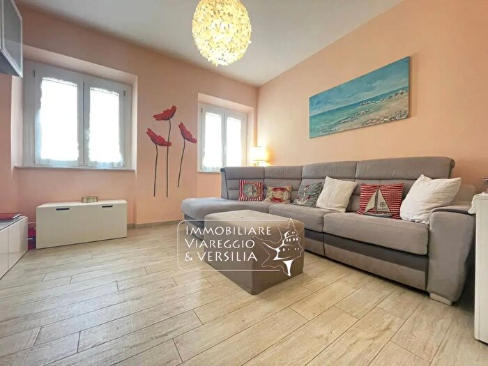 Appartamento quadrilocale in vendita in Via San Francesco, Viareggio
