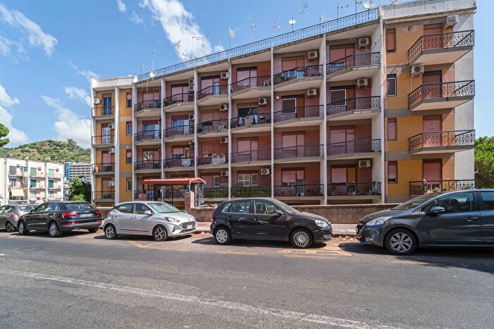 Appartamento quadrilocale in vendita in Viale Principe Umberto, Messina