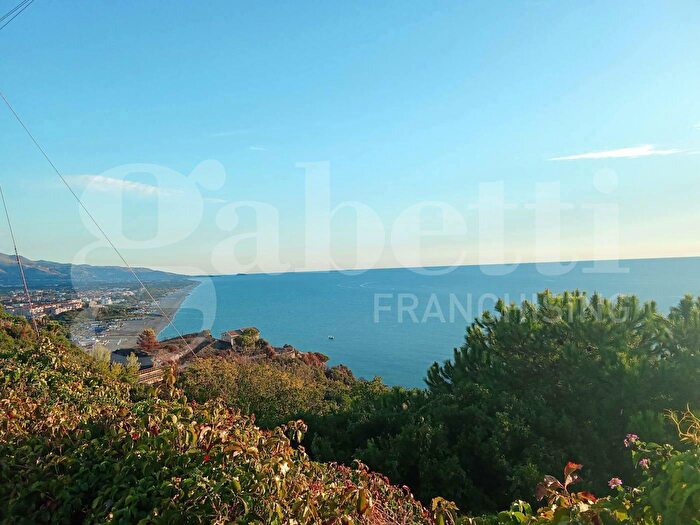 Appartamento trilocale in vendita in Via Panoramica, Scalea