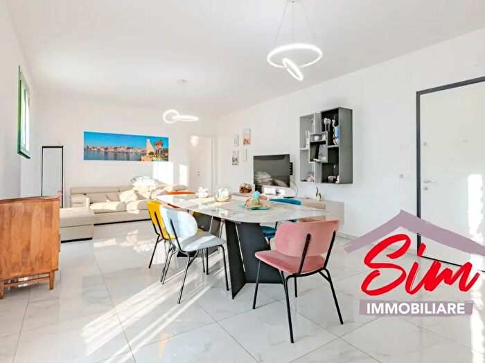 Appartamento quadrilocale in vendita in Via Trieste, Cameri