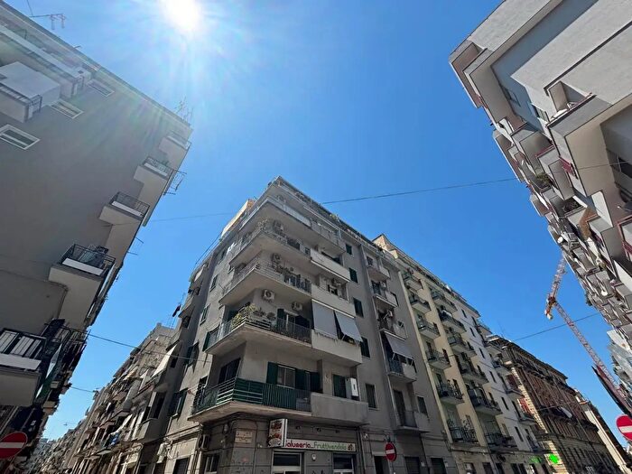Appartamento trilocale in vendita in Via Francesco Lattanzio, Bari
