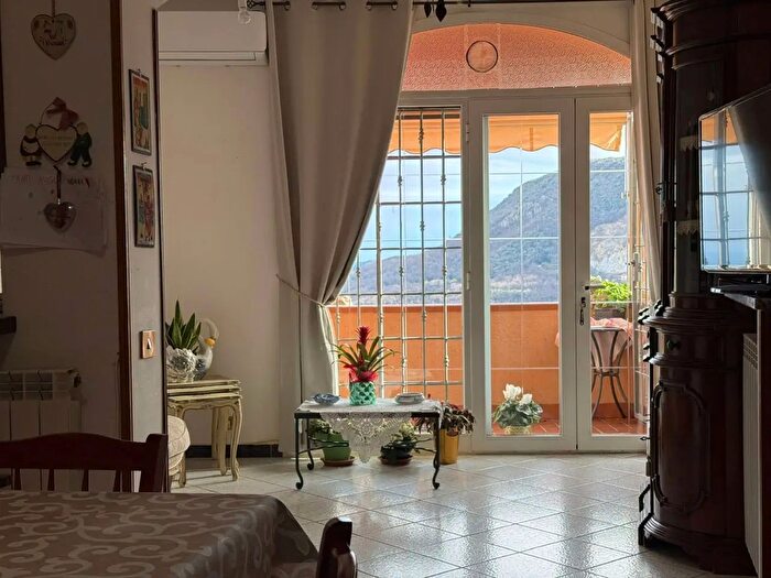 Appartamento con 6 locali in vendita in Via Spotorno, Vezzi Portio