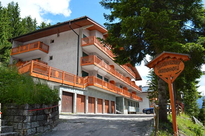 Appartamento trilocale in vendita in Via Fevri, Tre Ville