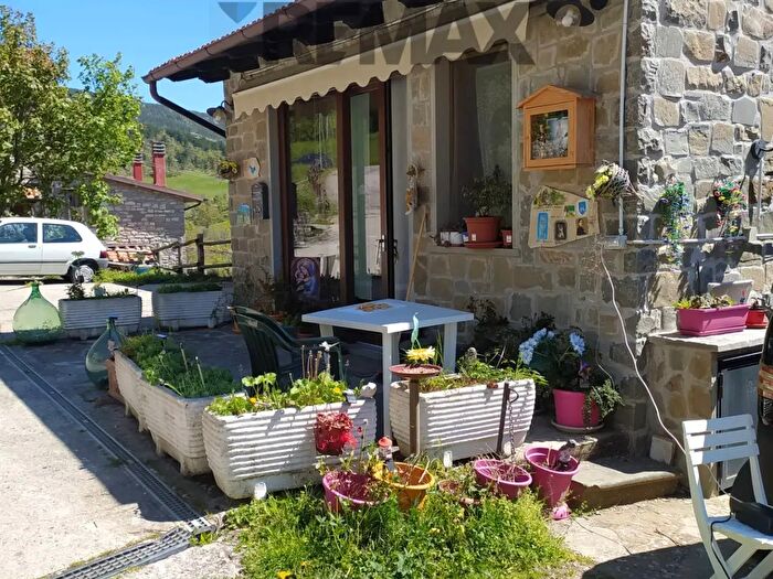 Casa con 9 locali in vendita in Località Compito, Chiusi Della Verna
