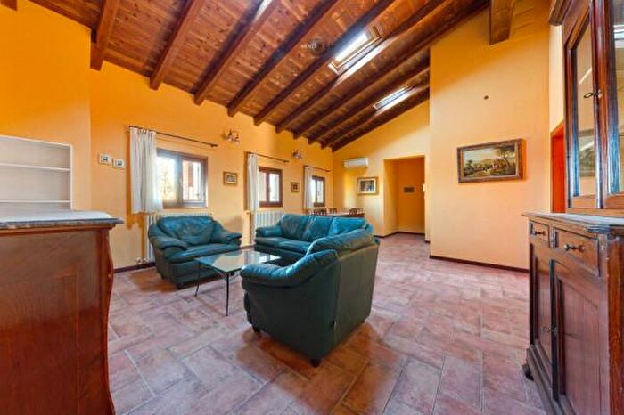 Appartamento trilocale in affitto in Via Claudia, Maranello