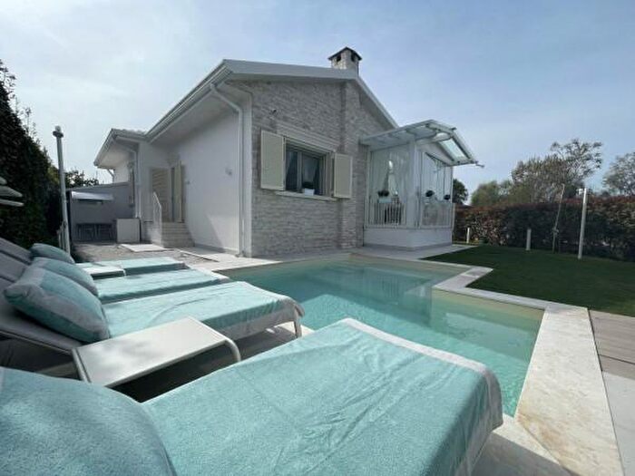 Casa con 6 locali in vendita in Via Tonfano, Pietrasanta