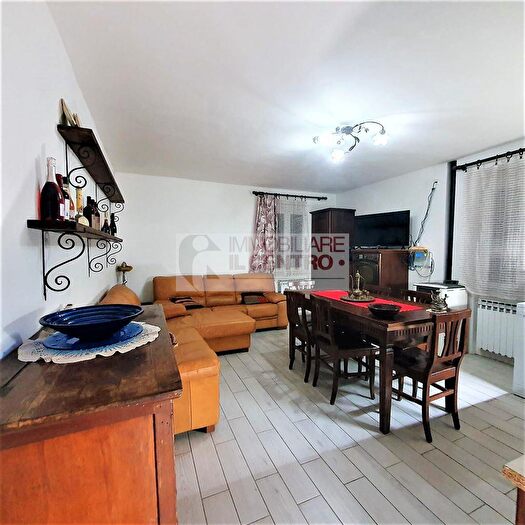 Casa con 6 locali in vendita in Sarzana