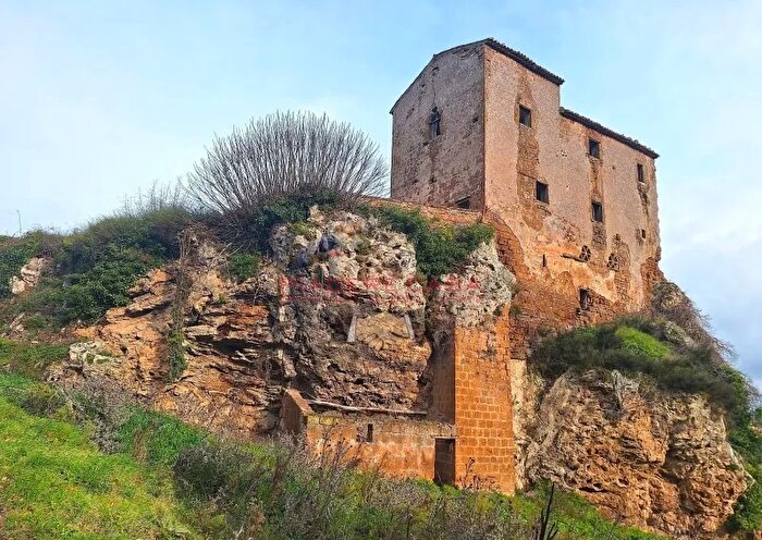 Casa con 8 locali in vendita in Orvieto