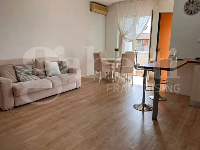 Appartamento quadrilocale in vendita in Via Vampolieri, Aci Castello