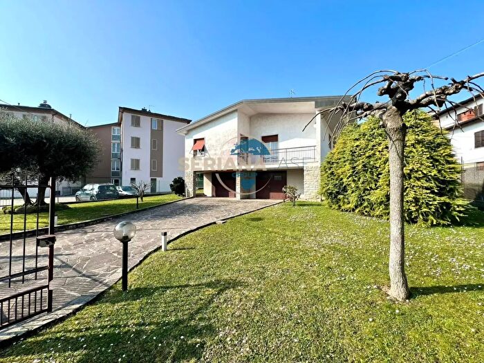 Casa con 5 locali in vendita in Via Abbadia, Trescore Balneario