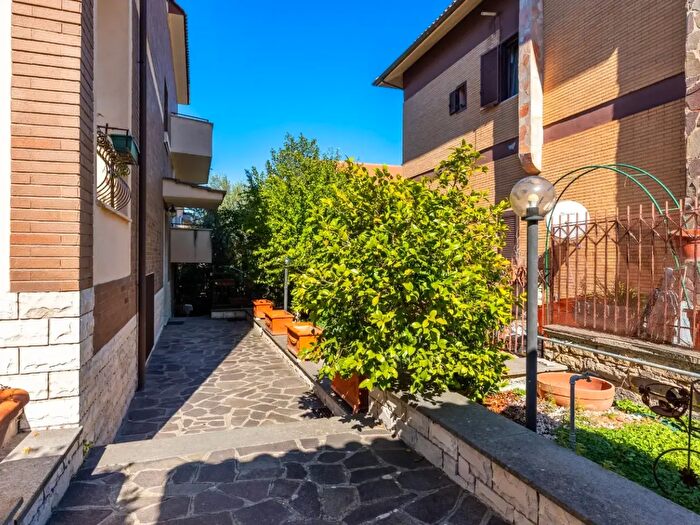 Appartamento trilocale in vendita in Via San Matteo, Monterotondo