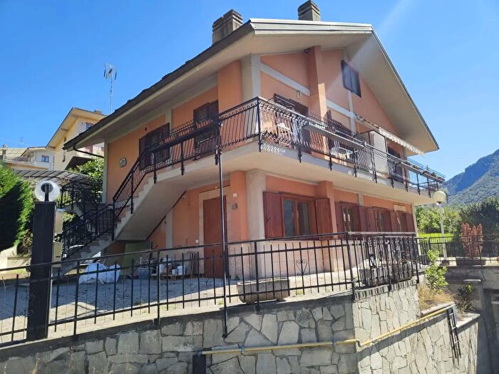 Appartamento quadrilocale in vendita in Via Mons Alliod, Saint Vincent