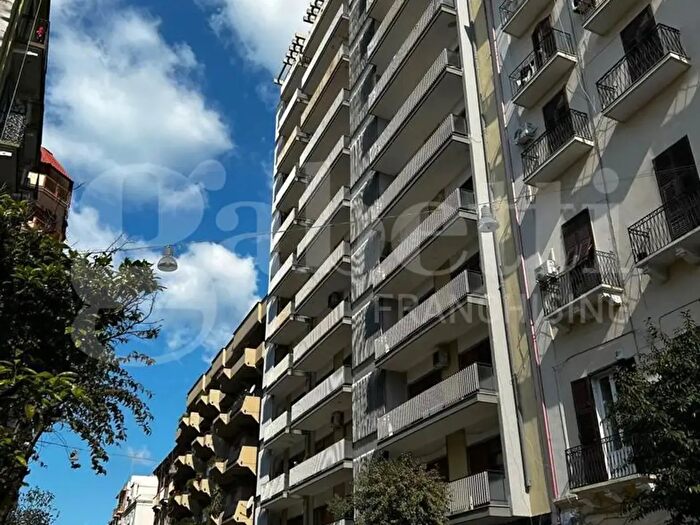 Appartamento con 6 locali in vendita in Via Principe Amedeo, Taranto