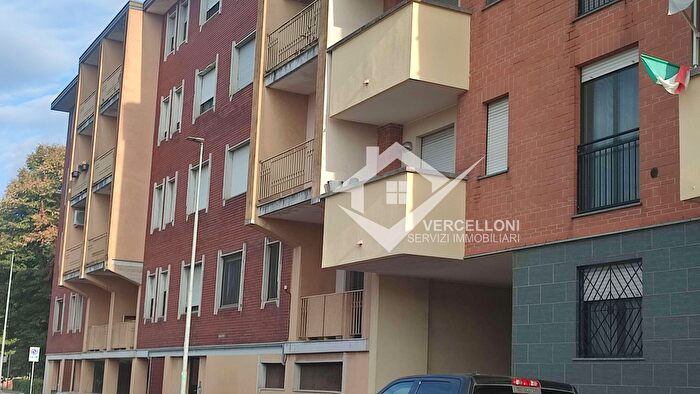 Appartamento con 5 locali in vendita in Via Pontida, Novara