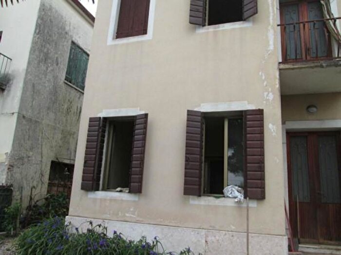 Casa con 6 locali in vendita in Fonte
