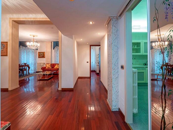 Appartamento quadrilocale in affitto in Piazzale Vincenzo Cuoco, Molise Cuoco, Milano