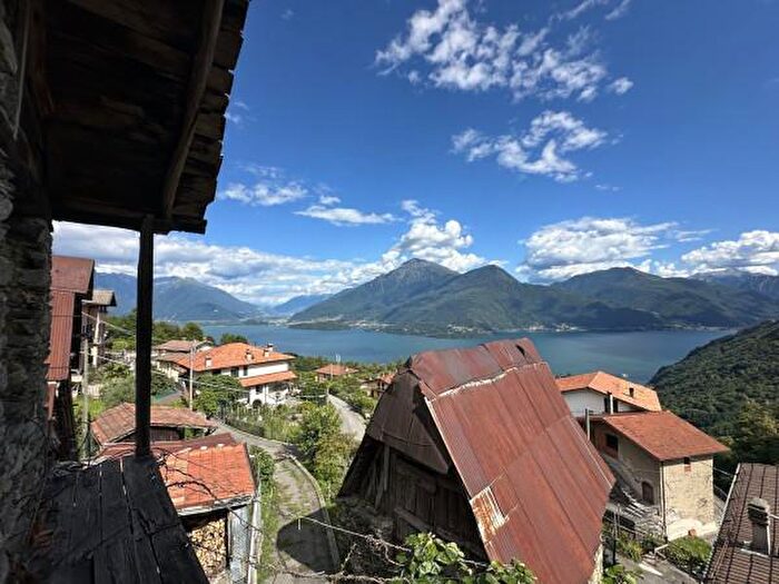 Casa trilocale in vendita in Via Albaredo, Gravedona ed Uniti