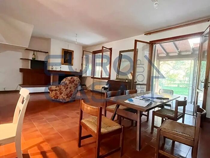 Appartamento con 5 locali in vendita in Via Vittorio Veneto, Modena