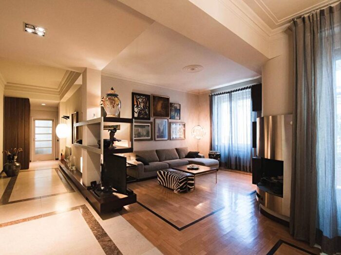 Appartamento con 6 locali in affitto in Via Giulio Tarra, Centrale, Milano