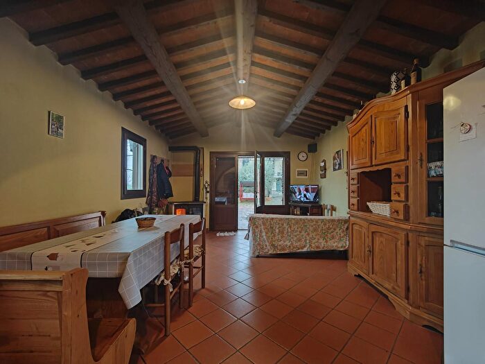 Casa con 9 locali in vendita in Fucecchio