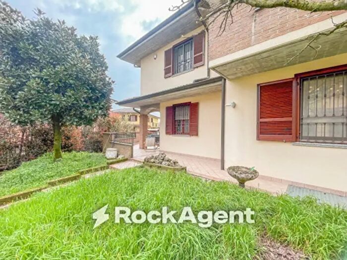Casa con 5 locali in vendita in Via Gabriele d'Annunzio, Salerano Sul Lambro