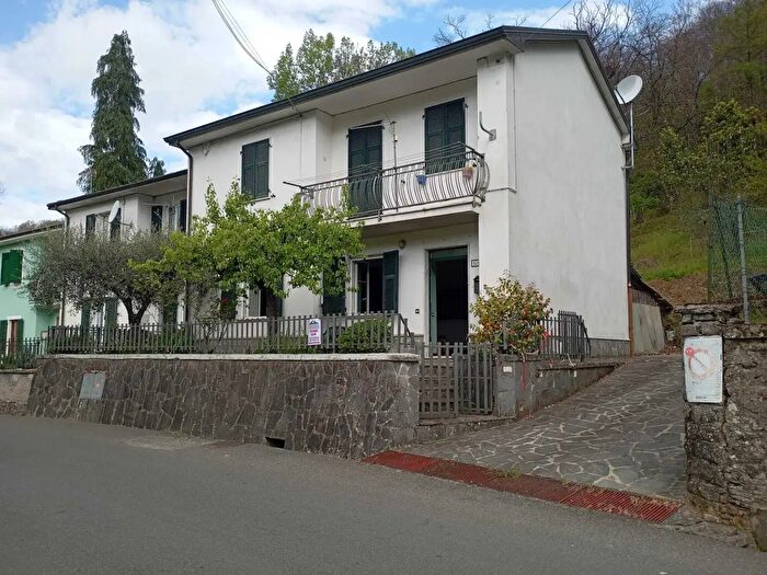 Casa con 5 locali in vendita in Via Roma, Comano