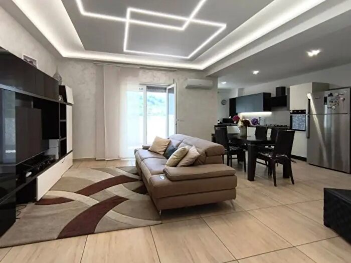 Appartamento quadrilocale in vendita in Via degli Stadi, Cosenza