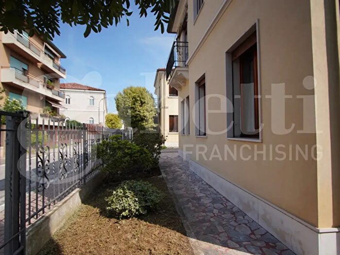 Casa con 5 locali in vendita in Via Monte Cengio, Venezia