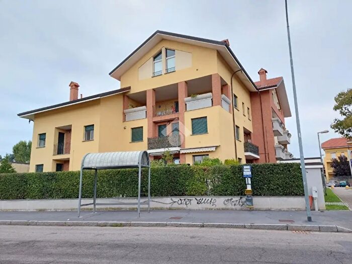 Appartamento trilocale in affitto in Via Vittorio Veneto, Vittuone