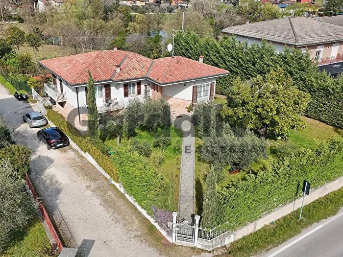 Casa con 8 locali in vendita in Strada Peschiera, Ponti Sul Mincio
