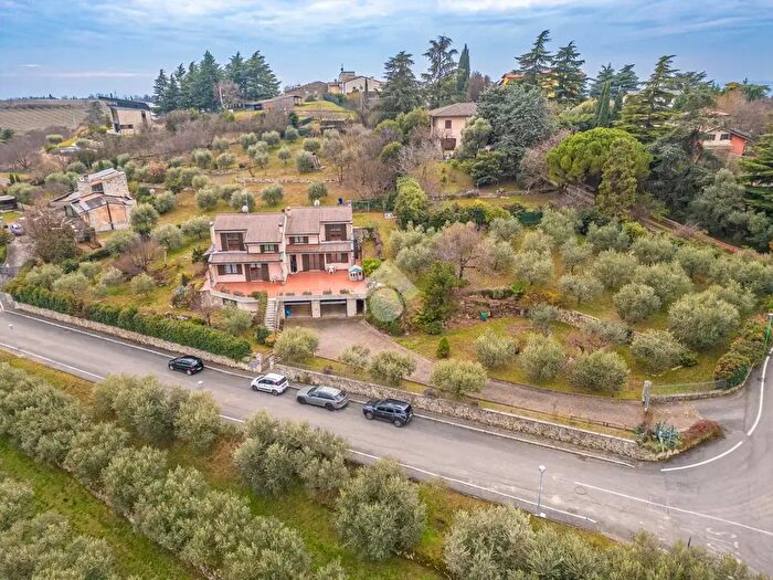 Casa con 13 locali in vendita in Negrar