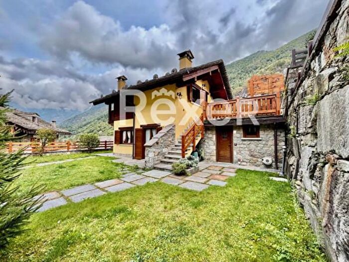 Casa con 6 locali in vendita in Vicolo della Posa, Campertogno