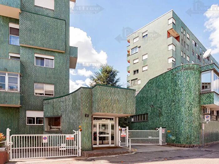 Appartamento trilocale in vendita in Via Perfetti, Rho