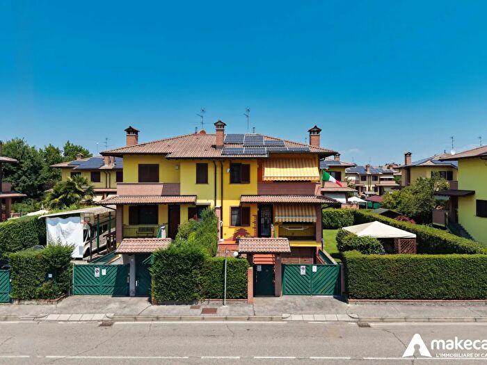 Casa quadrilocale in vendita in Via Alessandro Volta, Dresano
