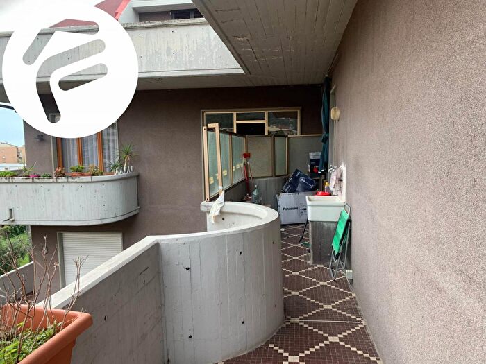 Appartamento con 6 locali in vendita in Viale Roma, Massa
