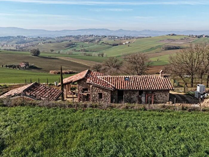 Casa con 6 locali in vendita in Via Silvio Pellico, Castiglione Del Lago
