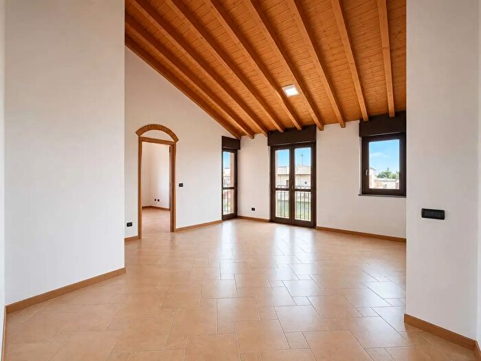 Appartamento quadrilocale in vendita in Via Romagna a, Bernareggio