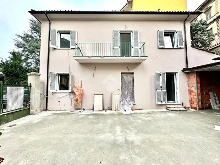 Casa con 6 locali in vendita in Via Ernesto Guala, Tortona