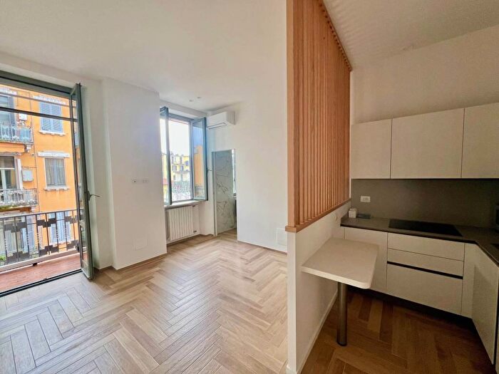 Appartamento monolocale in affitto in Via Leopoldo Cicognara, Plebisciti Susa, Milano