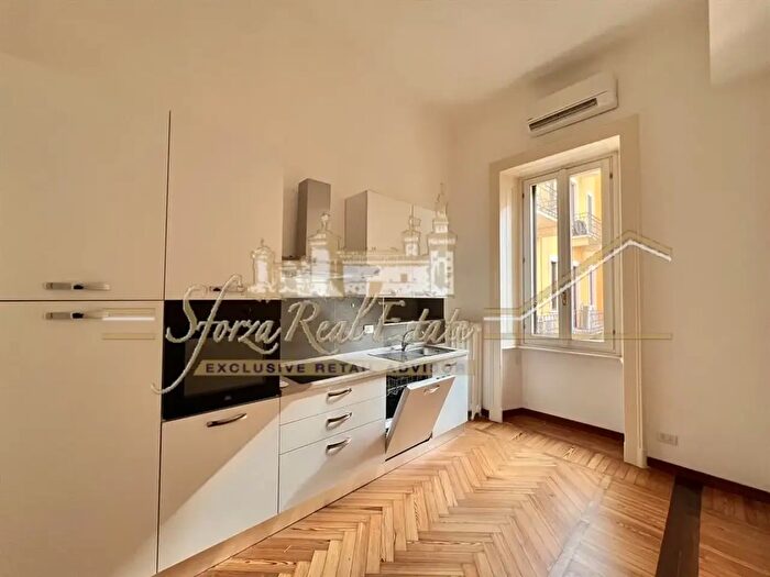 Casa quadrilocale in affitto in Via Spartaco, Milano